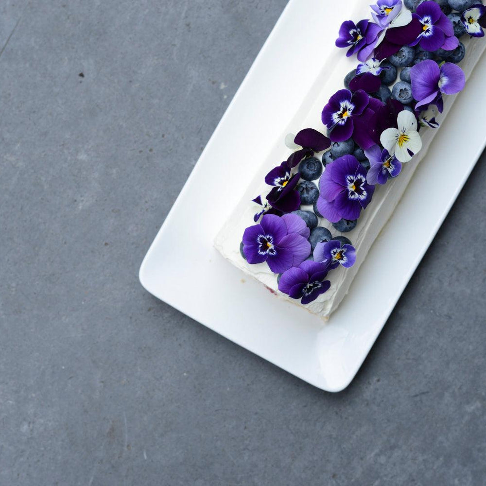 Pavlova roulée et fleurie // Chantilly de mascarpone - Vanessa Pouzet