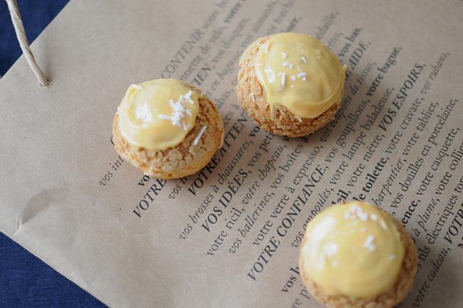 Choux craquelin // Coco - crème passion chocolat blanc