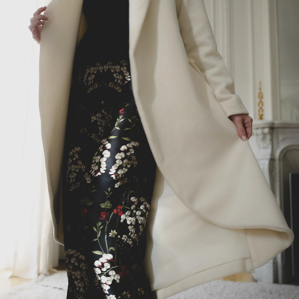 
                      
                        LE SECRET | Le manteau magique
                      
                    