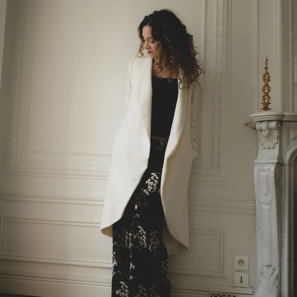 
                      
                        LE SECRET | Le manteau magique
                      
                    