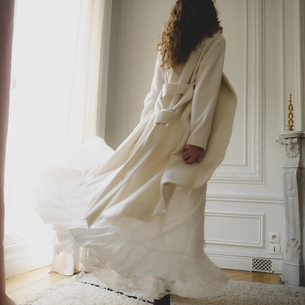 
                      
                        LE SECRET | Le manteau magique
                      
                    