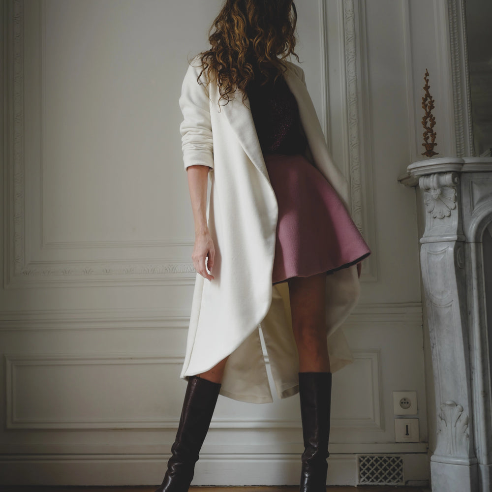 
                      
                        LE SECRET | Le manteau magique
                      
                    