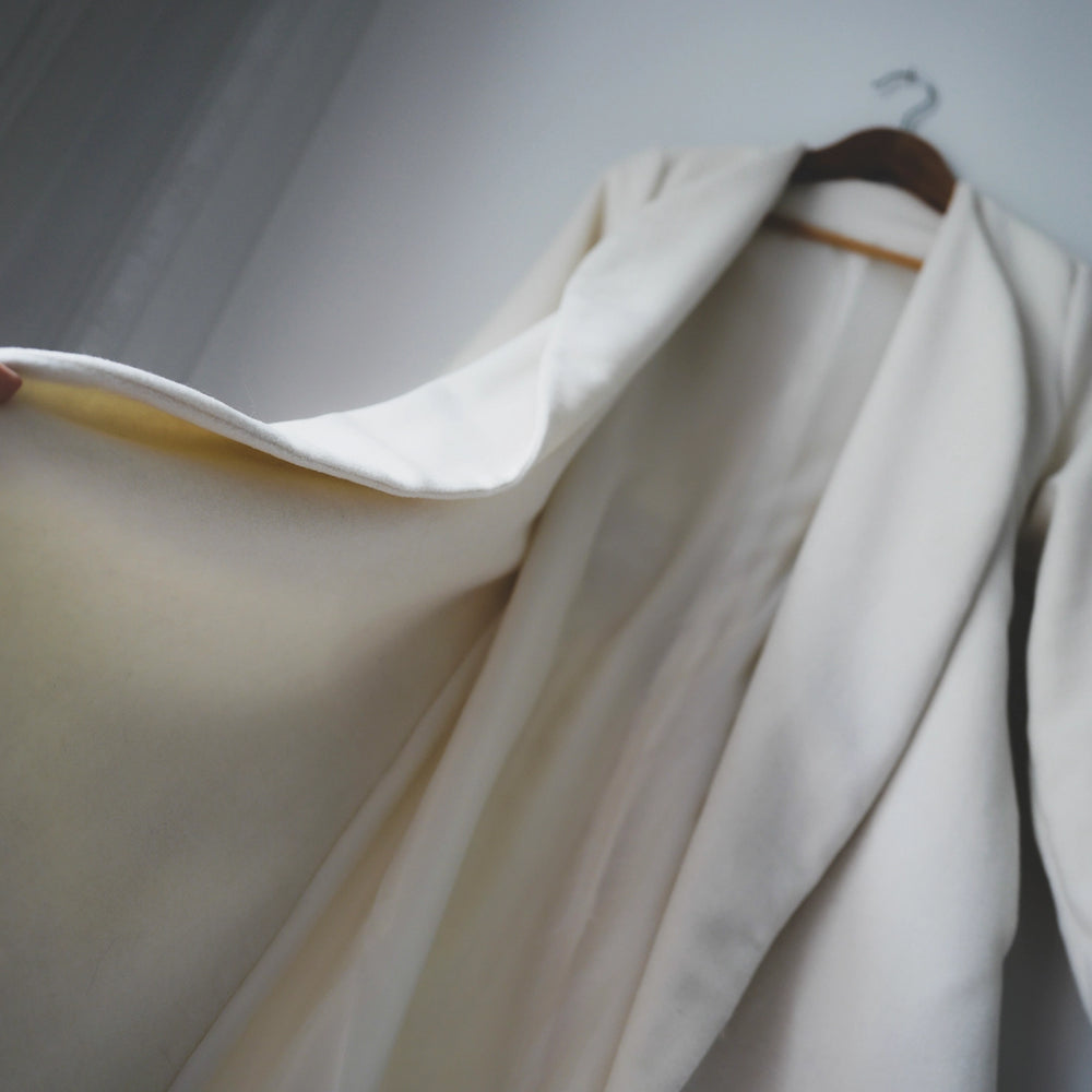 
                      
                        LE SECRET | Le manteau magique
                      
                    