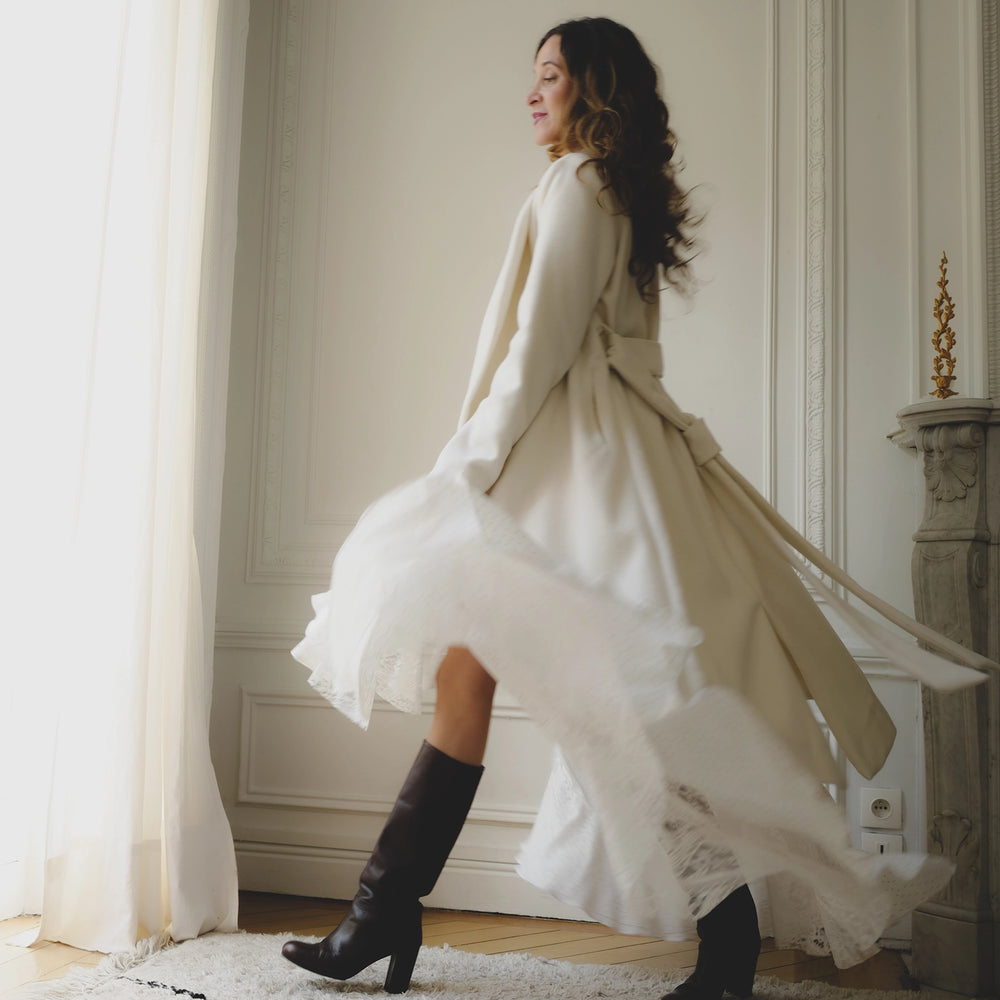 
                      
                        LE SECRET | Le manteau magique
                      
                    