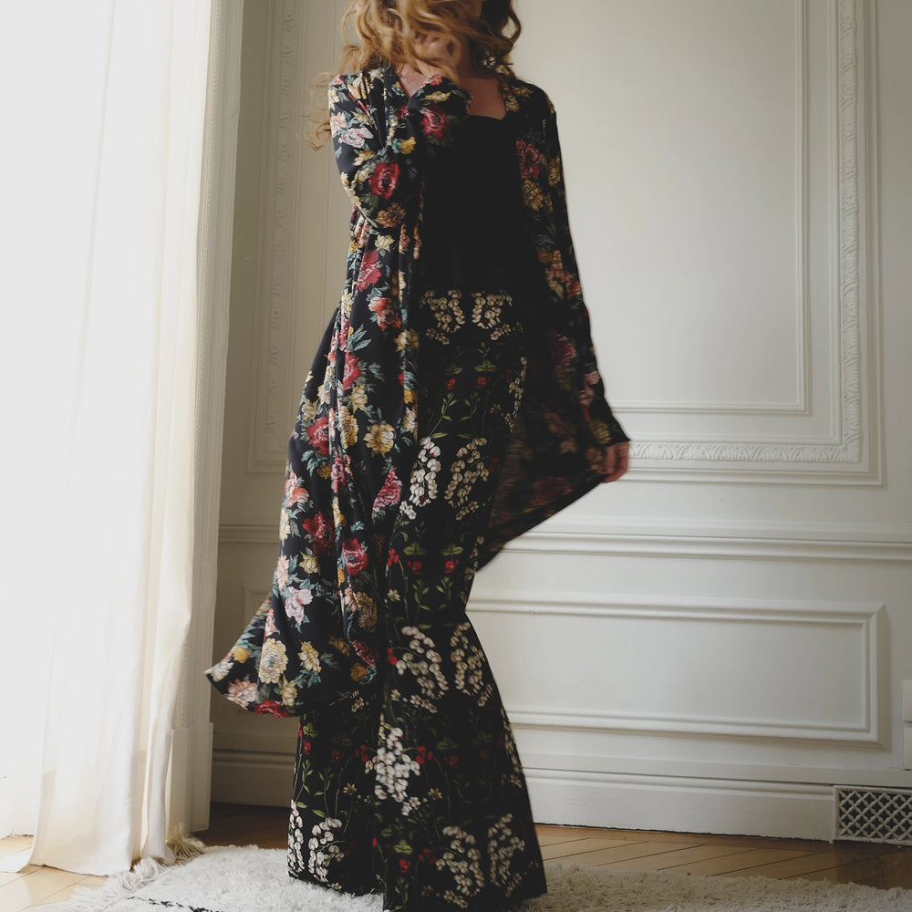 
                      
                        LE SECRET | Le manteau magique
                      
                    